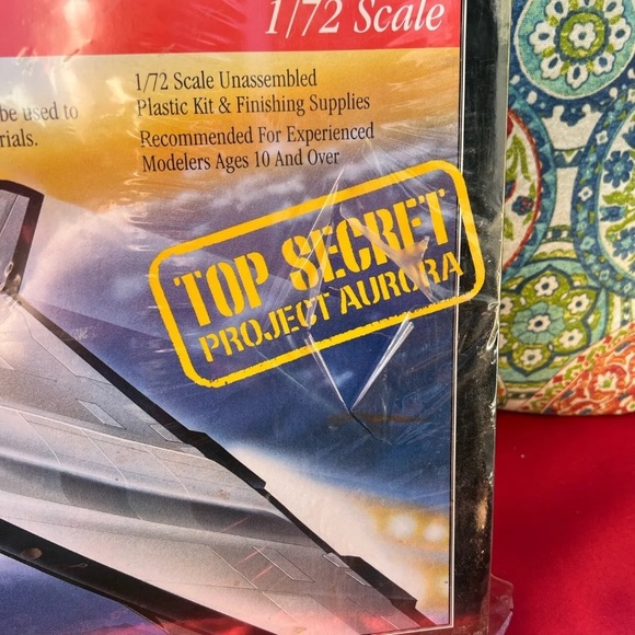 ⚡️Aurora SR 75 PENETRATOR 1/72 Top Secret Spy Craft Plane 980 Model Testors⚡️ - Picture 2 of 3